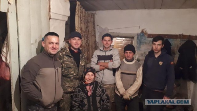 Провели бабушке воду в дом.