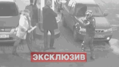 Чтут Юрия Антонова.