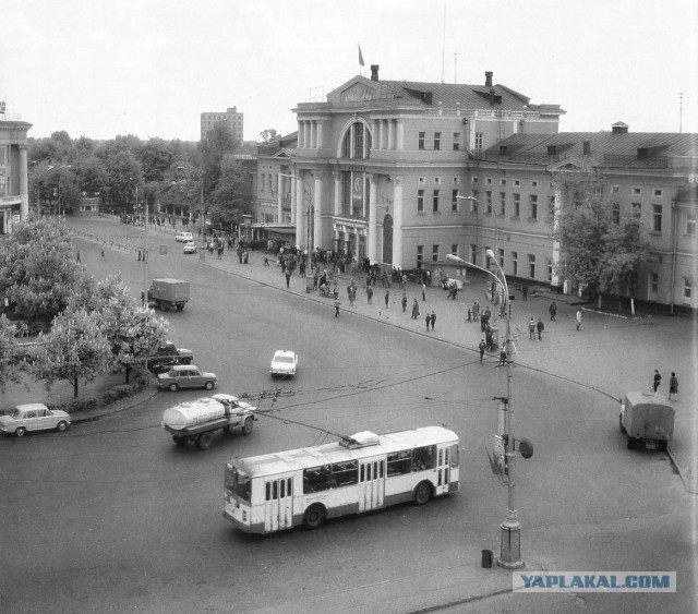 Утро в Москве (1985)