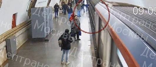 Мужчину толкнули под поезд на станции «Киевская»