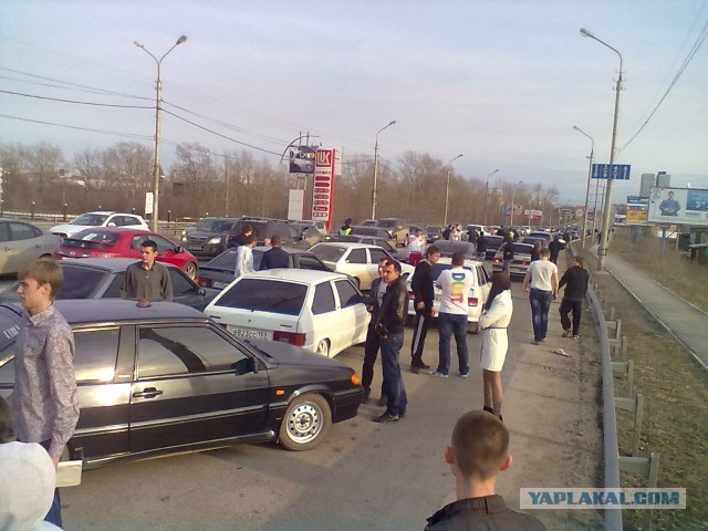 Наглухо затонированные создали пробку в Перми