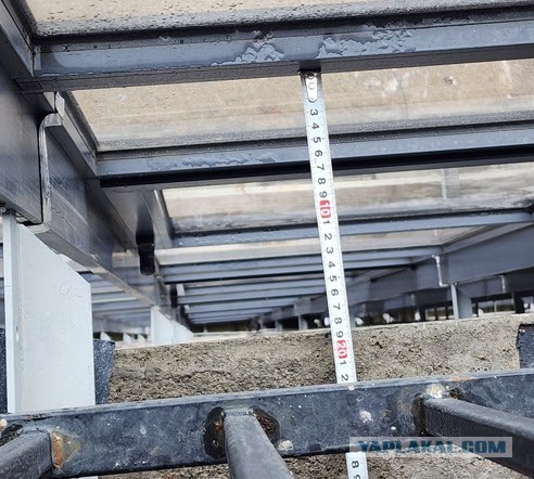 Помогите с советом - чем закрыть щели на балконе?