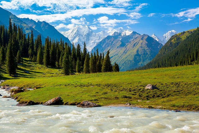 Киргизия вводит для россиян въезд только по загранпаспорту с 2026 года