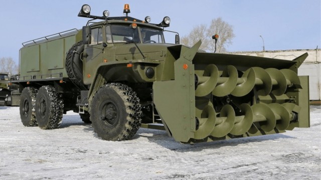 Расчистка дороги от снега