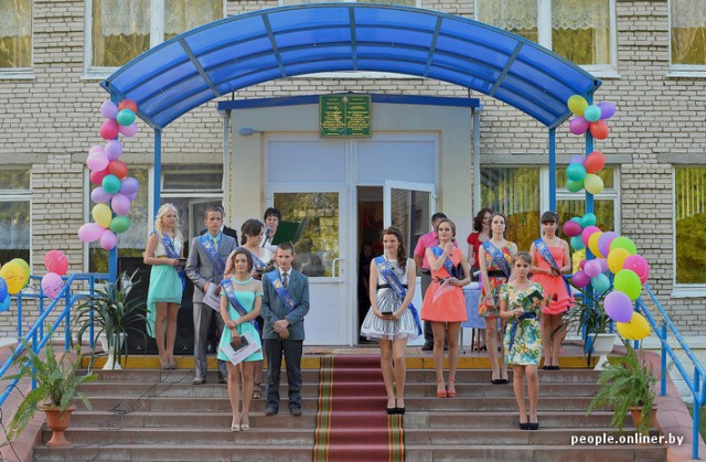 Душевный  выпускной в деревенской школе