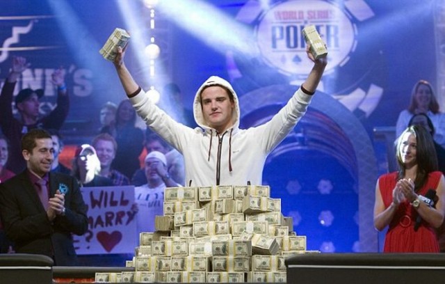 Выигрыш в покер без малого 9 000 000 $
