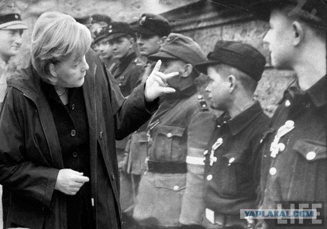 Фотожаба: Меркель раскинула пальцы )