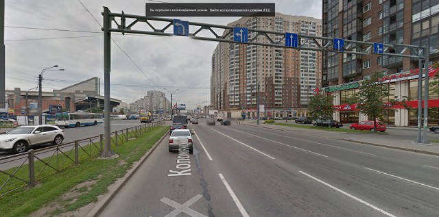 Подставился под очередную даму на перекрестке.