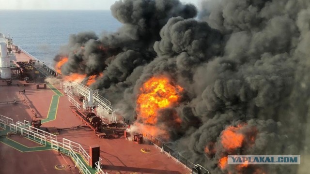 Обстрел пиратами гражданского судна