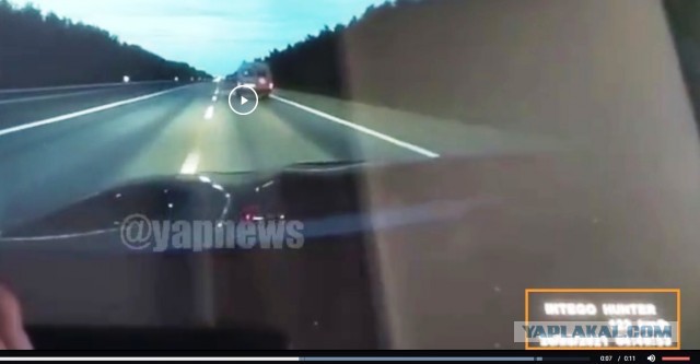 Съемка из салона Toyota Hilux, который сегодня утром на Чуйском тракте под Барнаулом отправил в кювет скорую помощь