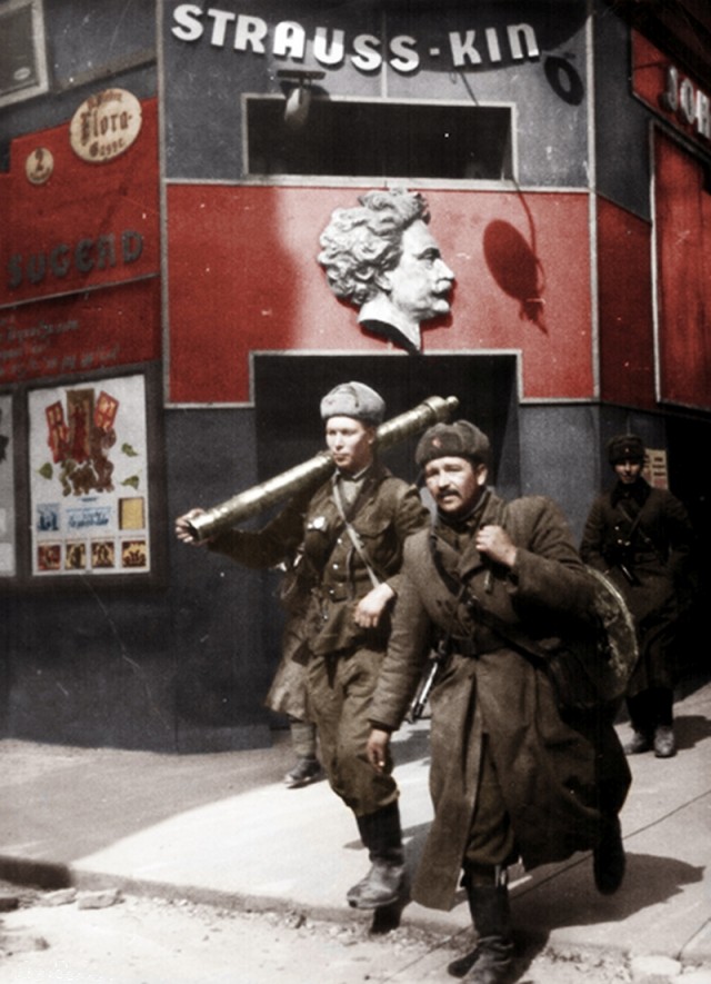 Фотографии связанных с историей Красной и Советской Армии.
