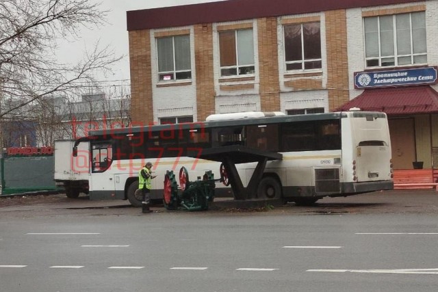 Ну рассказывай трактор, как обгонял, подрезал...
