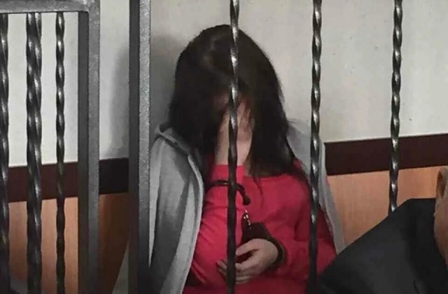 "Сбили, давай ещё...ну она же не зеничница не наводчица..."