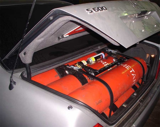 Кто все эти люди, которые плачут по V8, но сами ездят на 1.6?