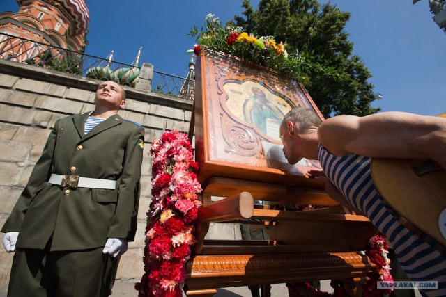 С Днем ВДВ, посоны!