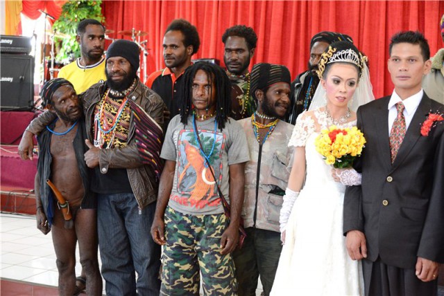 Папуасско-индонезийская свадьба. Западное Папуа