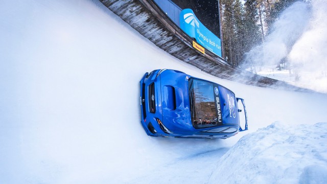 Спуск Subaru с бобслейной трассы