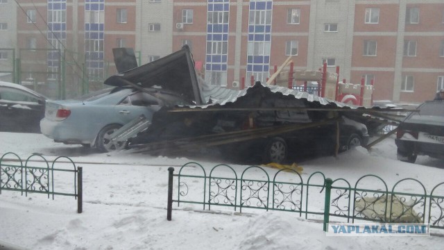 Буран и сильный ветер в Астане (Казахстан)