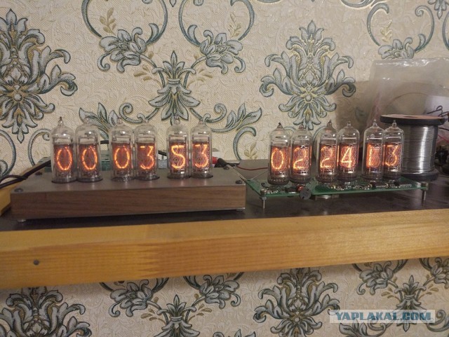 Nixie clock: часы на лампах ИН-14 на заводских платах