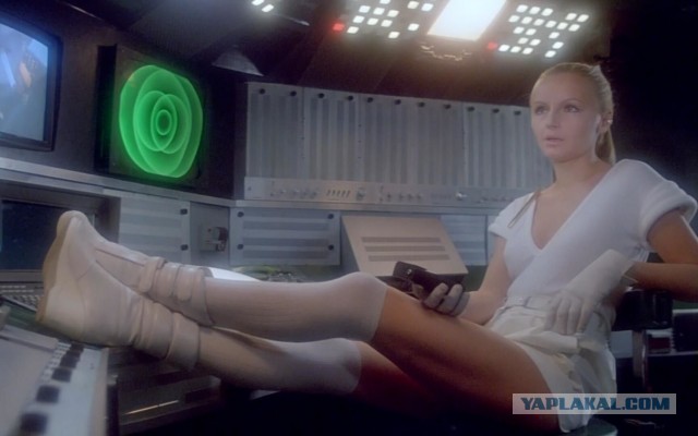 20 самых сексапильно одетых киногероинь