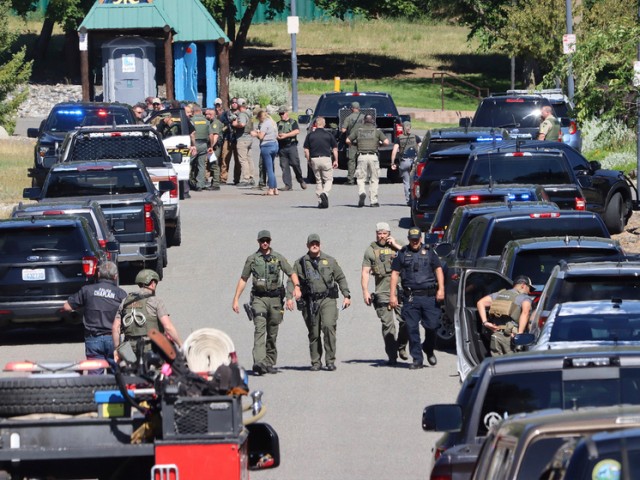 В США снайпер устроил засаду и убил двух пожарных, приехавших тушить поджог