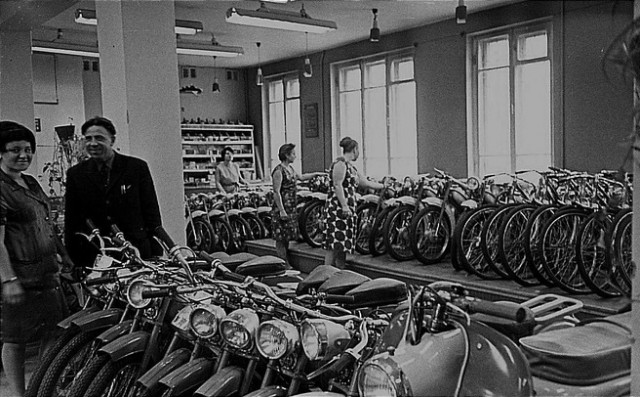 Шопинг по-советски: что продавали в куйбышевских магазинах 70 лет назад