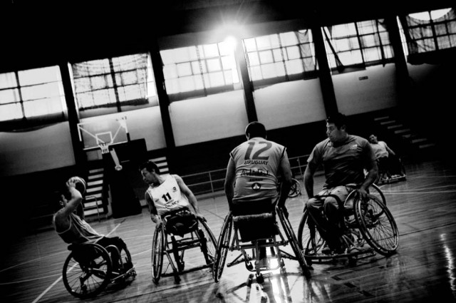 Для сильных духом и телом: Баскетбол на колесах