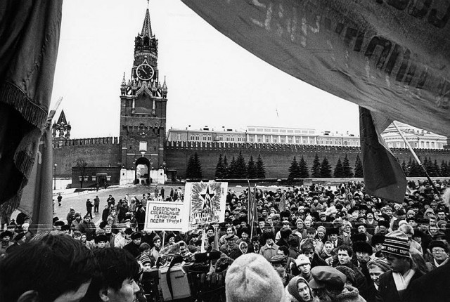 Видимо, товарищи, всем нам надо перестраиваться