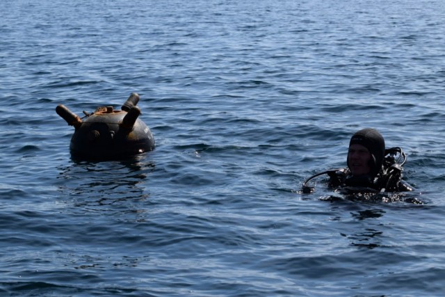 Морская бомба
