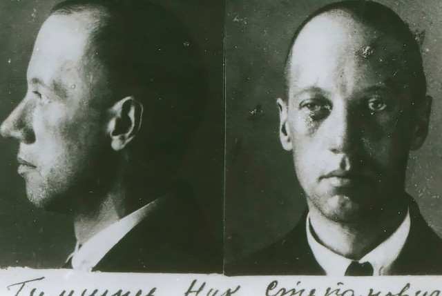 26 августа 1921 года по обвинению в участии в антисоветском заговоре был расстрелян поэт Николай Гумилев