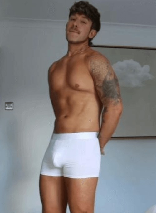 Благодаря новому нижнему белью мужское достоинство выглядит больше