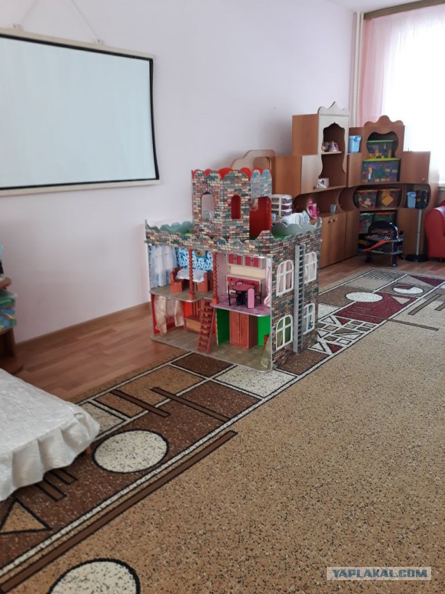 Кукольный домик для любимой дочери.
