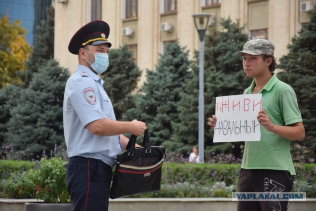 В Омск за Алексеем Навальным прибыл спецборт из Германии, но забрать политика не разрешают врачи