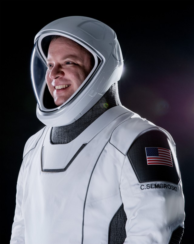 Первый гражданский экипаж SpaceX для полёта на орбиту в скафандрах