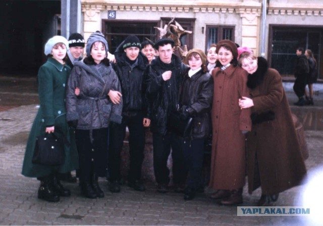 Это были 90-е, девчонки наряжались как могли