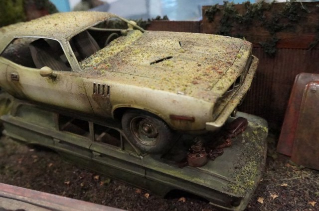 Диорама Garage Ford Thunderbird Convertible 1955 в гараже