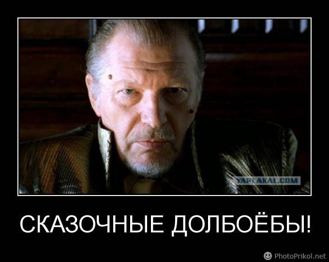 Очередь маньяков у эппловского магазина re:Store в Москве
