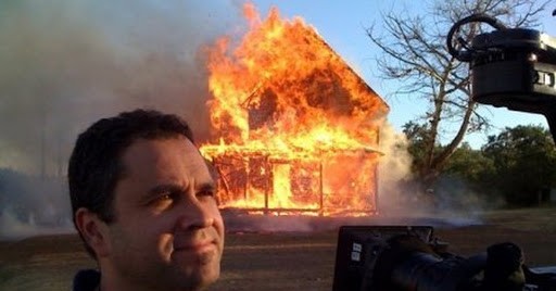 Во Франции мужчина взорвал дом, пытаясь убить муху