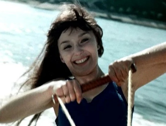 Странная Полина из "Большой перемены"