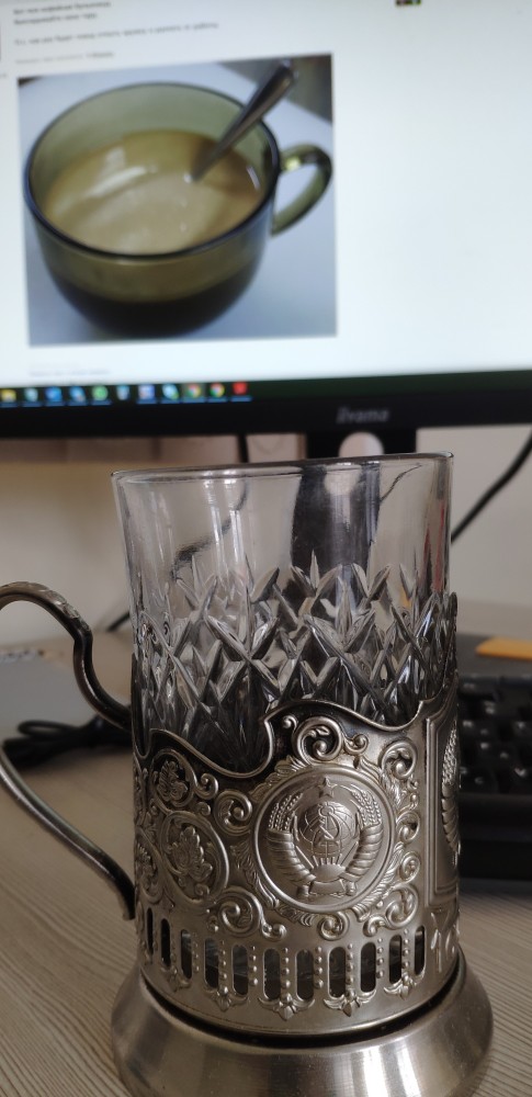 А из какой кружки вы пьёте на работе?