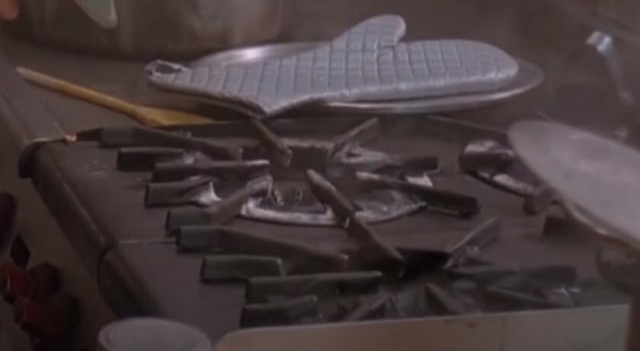 Нелепые моменты и киноляпы в фильме "В осаде", которые многие не заметили