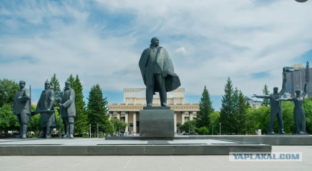 На месте снесенного памятника Ленину открыли музыкальный фонтан.