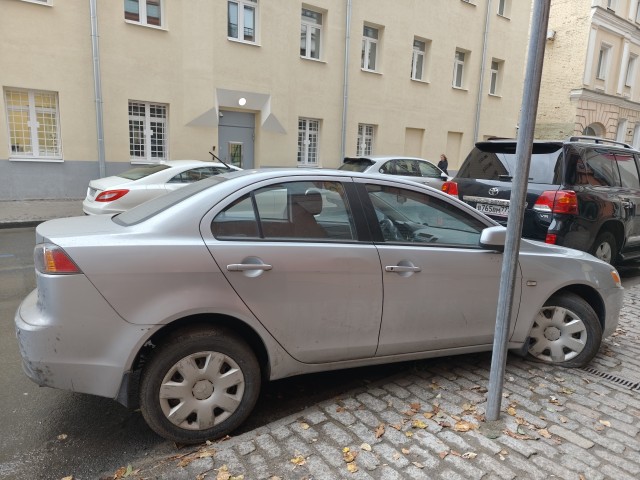 Шляюсь по Москве (мрачное утро).