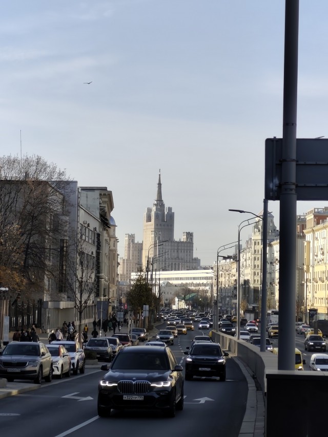 Шляюсь по Москве (хорошая погода).