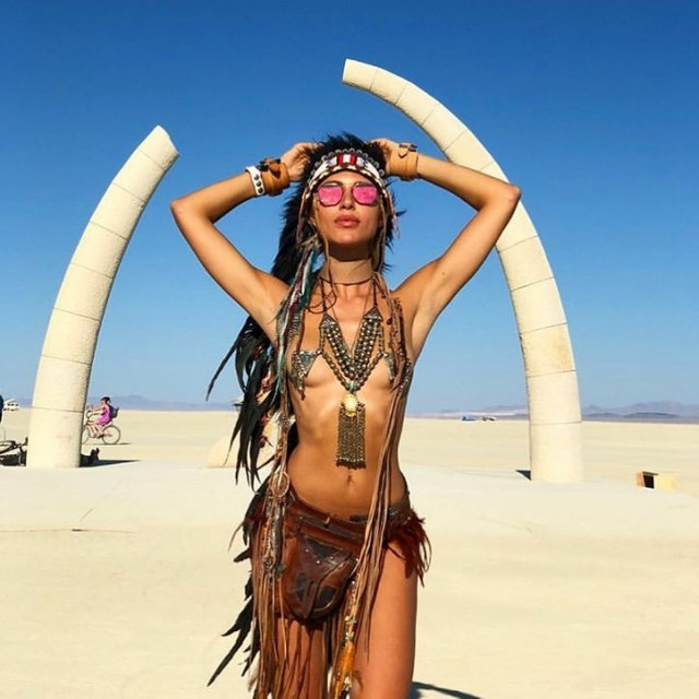 Девчули с фестиваля Burning man
