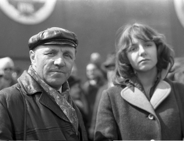 Счастливые папы: 25 атмосферных фотоснимков советских знаменитостей со своими детьми