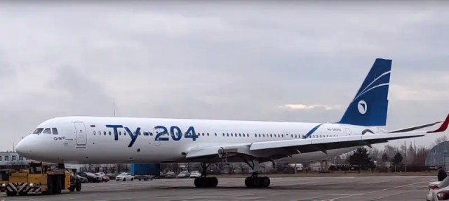 «Врут, чтобы удержаться в своих креслах»: дебют Ту-214 откладывается