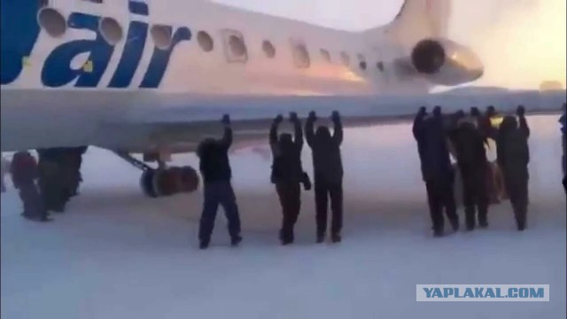 Пассажиры авиарейса Иркутск — Мама пожаловались на перевоз на грузовом самолете.
