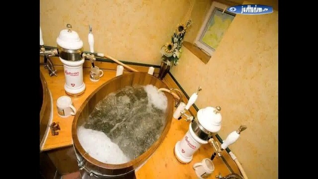 Сегодня в пятницу парень сделал по-настоящему полезный бьюти-обзор на лучшие уходовые средства,