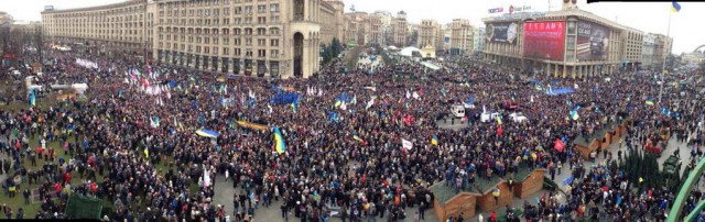 В Киеве тысячи людей спели в метро Гимн Украины